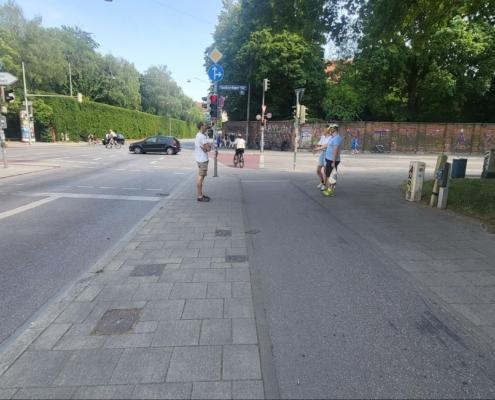 Ist-Kapuzinerstr-Komfortkreuzung-Trittbretter-Mülleimer Ist Kapuzinerstraße 2026 Geeigneter Standort für Trittbretter und Mülleimer